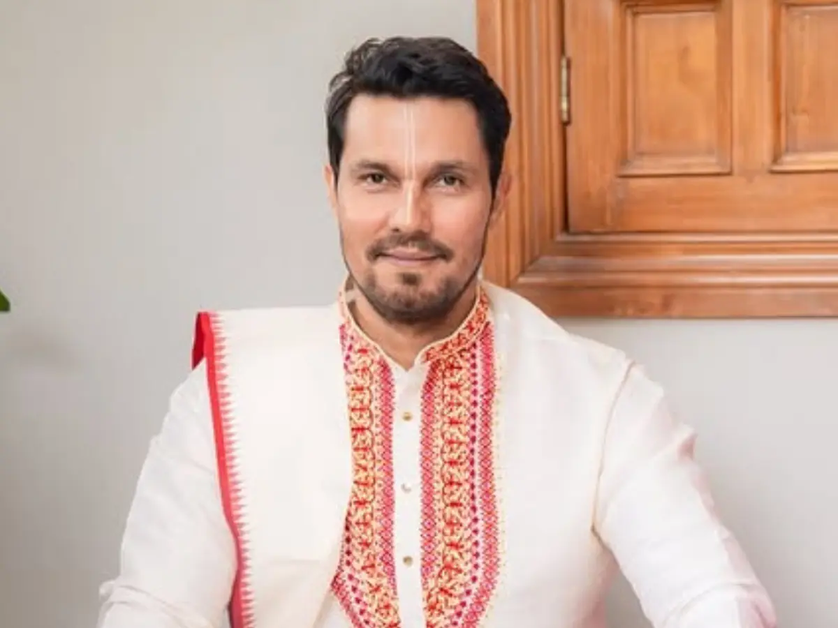 Randeep Hooda Arrives in Gujarat for First National Award