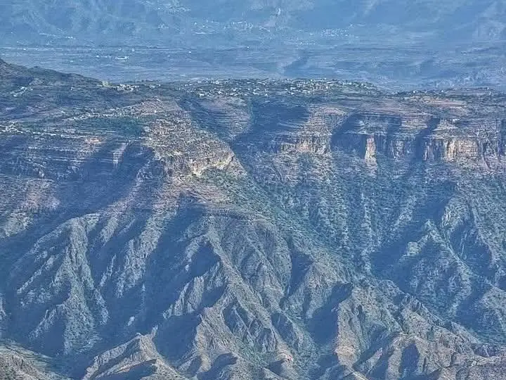 Yemen’s Saudi-backed government forces claim full control of strategic 'Mount Qarfan' in Taiz Yemen’s Saudi-backed government forces claim full control of strategic 'Mount Qarfan' in Taiz