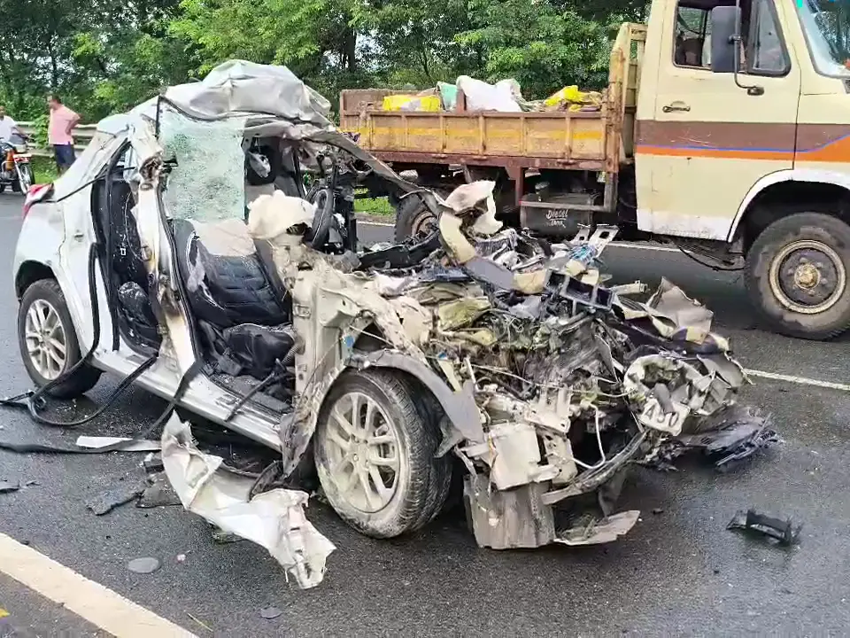 Jharkhand minister’s daughter among 4 killed after car rams into truck in Jamshedpur Jharkhand minister’s daughter among 4 killed after car rams into truck in Jamshedpur
