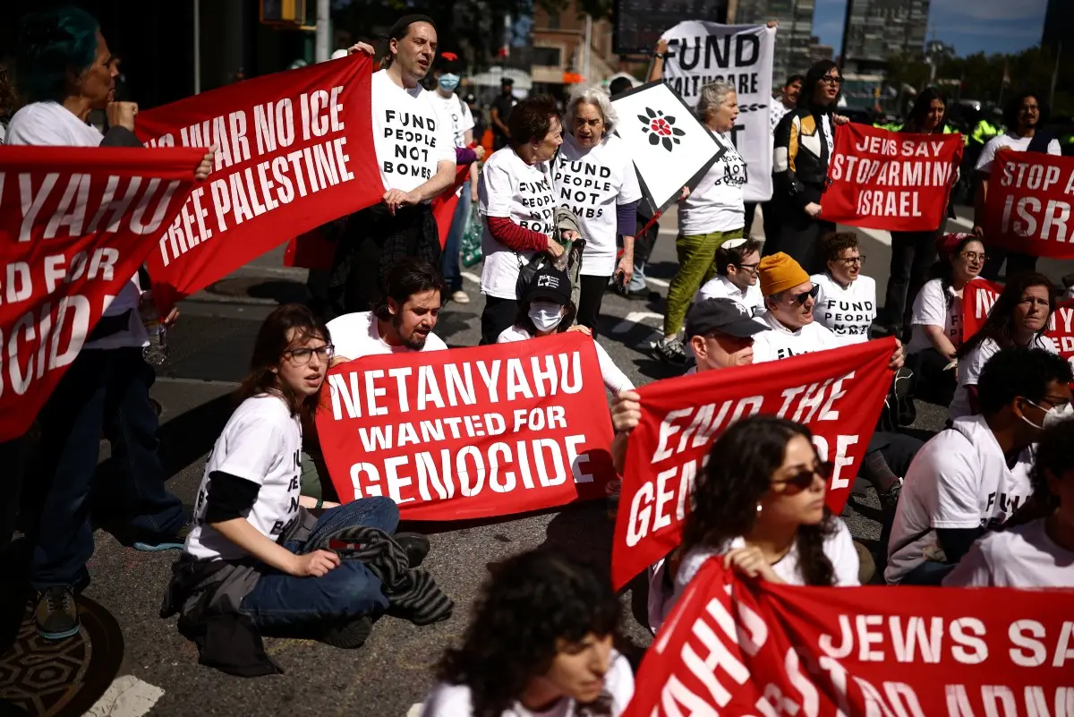 'Fund people, not bombs': Hundreds take to New York streets as Netanyahu delivers speech at UN; dozens arrested