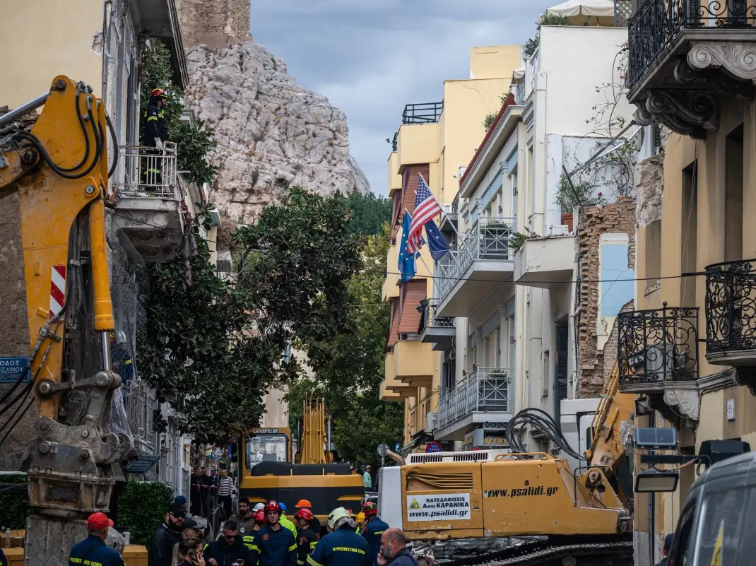 Building collapses after blast in Athens: 4 Americans, British man among 6 killed; cause not known Building collapses after blast in Athens: 4 Americans, British man among 6 killed; cause not known