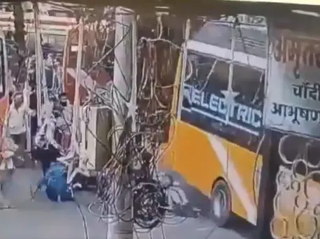 One dead, two injured as out-of-control city bus hits pedestrians in Madhya Pradesh's Indore One dead, two injured as out-of-control city bus hits pedestrians in Madhya Pradesh's Indore