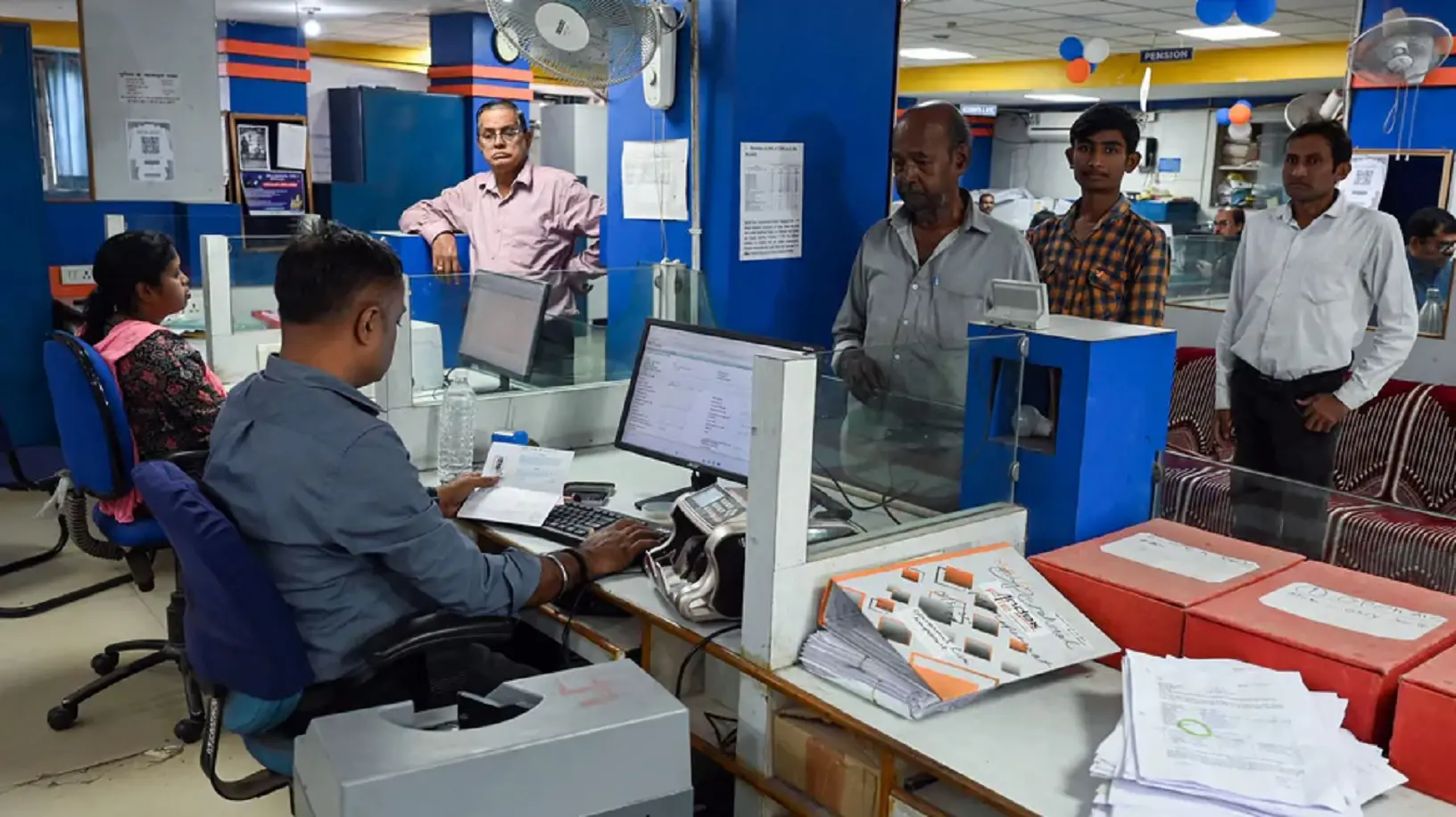 Bank unions defer 3-day strike from tomorrow after talks with IBA, committee set up