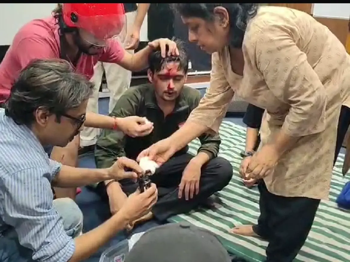 After JU, clash erupts at SRFTI: BJP’s ‘Dimagi Naxal’ jibe sparks political firestorm after students protest RSS-linked event After JU, clash erupts at SRFTI: BJP’s ‘Dimagi Naxal’ jibe sparks political firestorm after students protest RSS-linked event