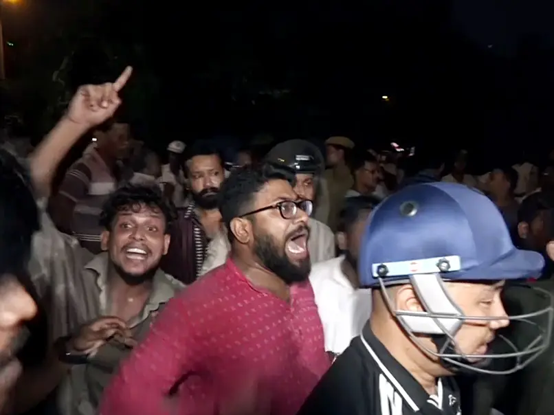 After JU, clash erupts at SRFTI: BJP’s ‘Dimagi Naxal’ jibe sparks political firestorm after students protest RSS-linked event After JU, clash erupts at SRFTI: BJP’s ‘Dimagi Naxal’ jibe sparks political firestorm after students protest RSS-linked event