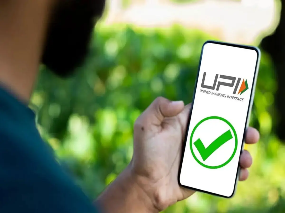 SC refuses to stay fee on UPI transactions, seeks explanation from Centre