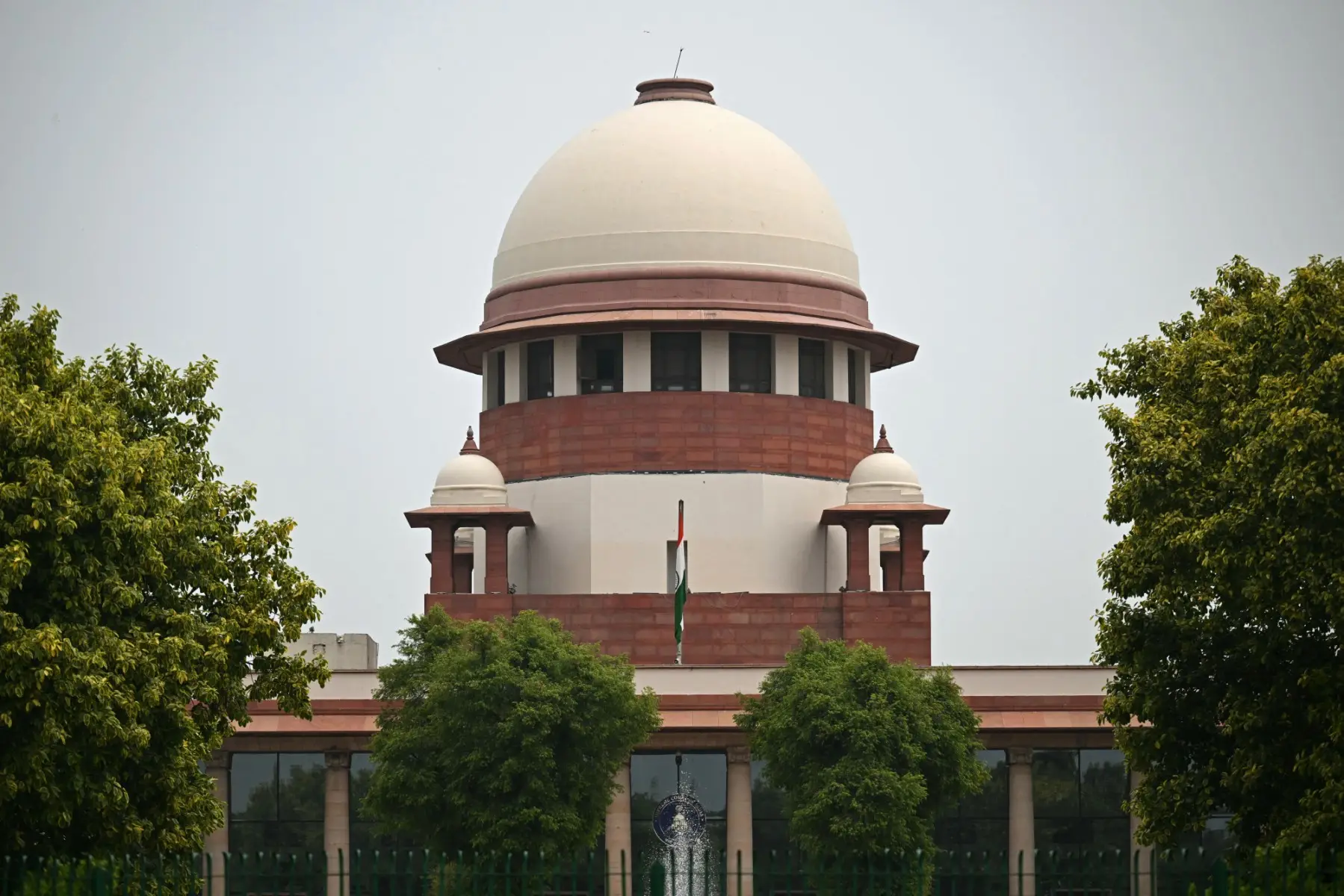 Supreme Court gives ECI four months to resolve TMC name, symbol dispute