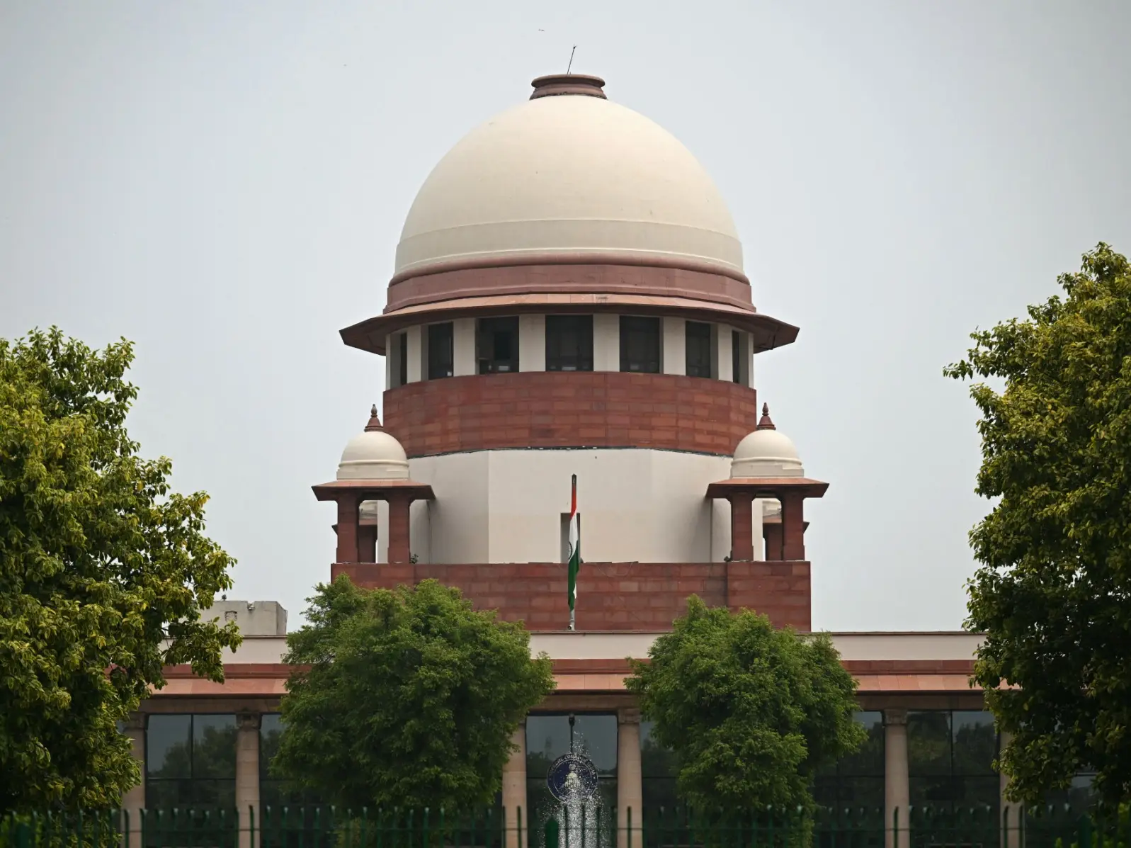 Supreme Court gives ECI four months to resolve TMC name, symbol dispute Supreme Court gives ECI four months to resolve TMC name, symbol dispute