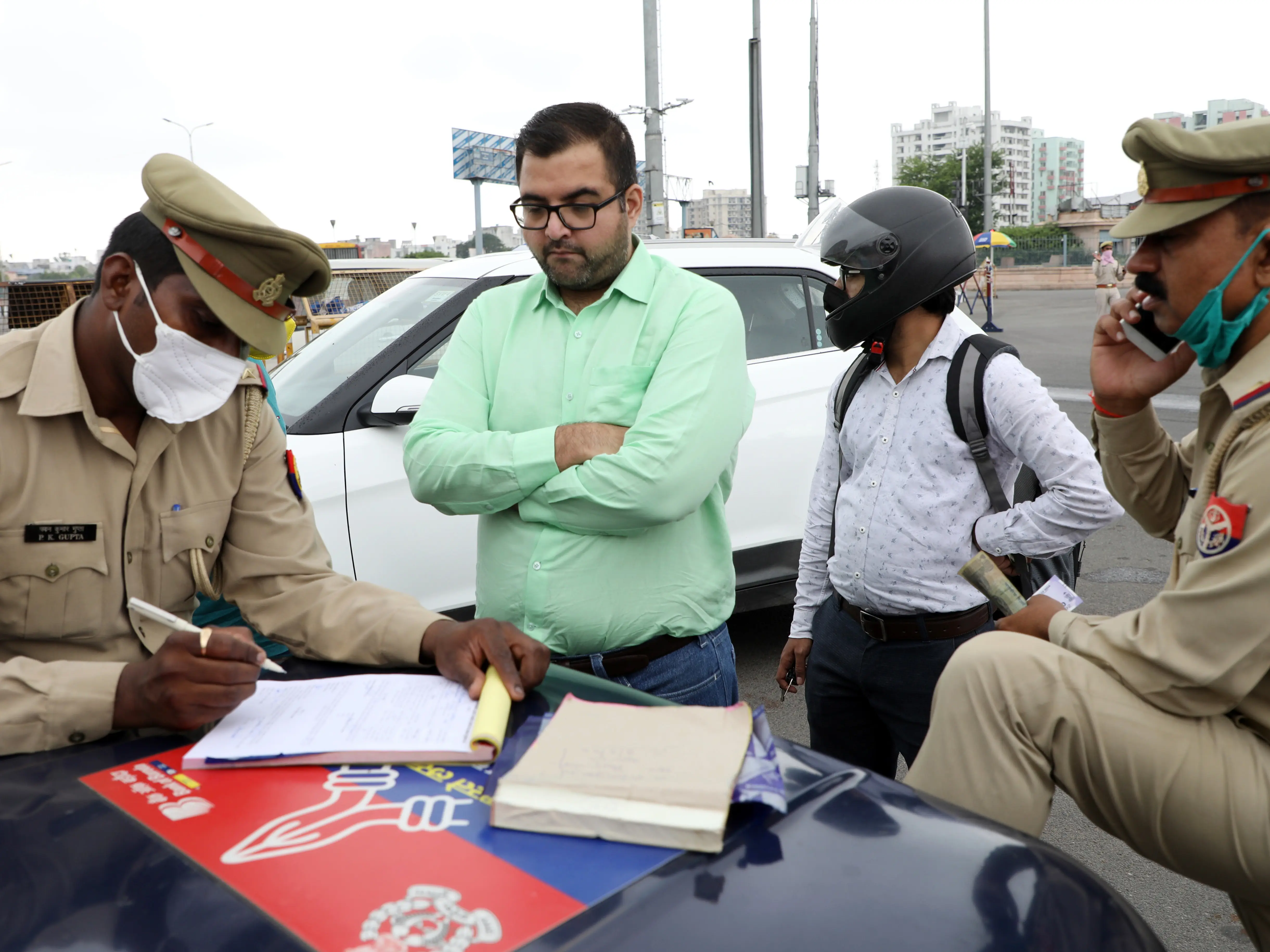 Unpaid e-challans to be added to electricity bills? Supreme Court suggests ways to recover traffic fines Unpaid e-challans to be added to electricity bills? Supreme Court suggests ways to recover traffic fines