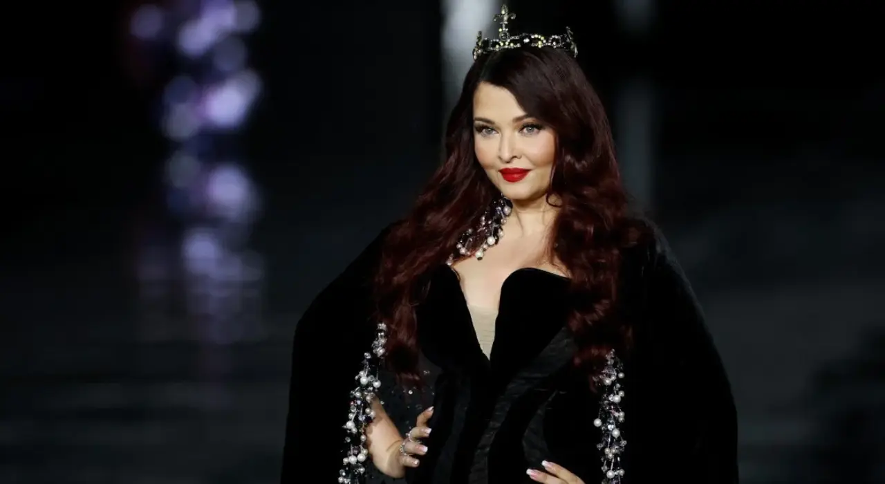 Beauty in black! Aishwarya Rai Bachchan slays at Paris Fashion week, walks with Eva Longoria