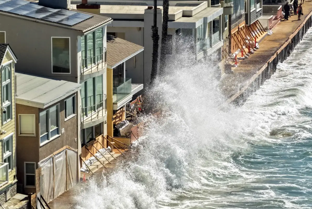 Hurricane Polo makes landfall in Mexico as a strong Category 3 storm