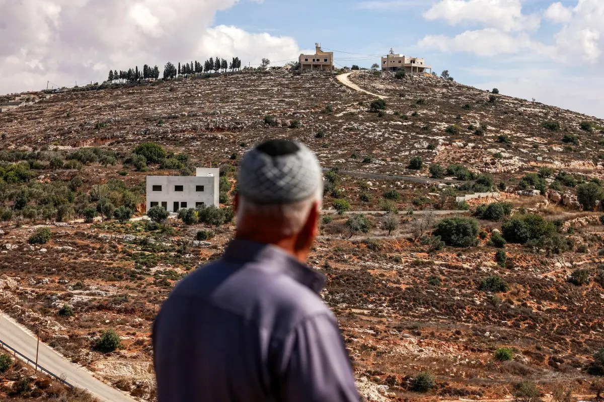 Over 100 Israeli settlers attack West Bank village, burn Palestinian homes