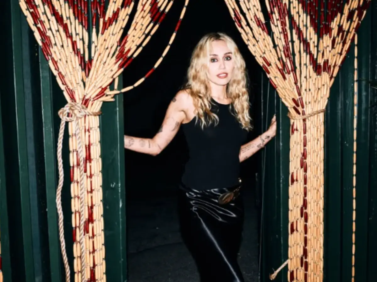 Miley Cyrus Returns to Billboard No. 1 After 13 Years