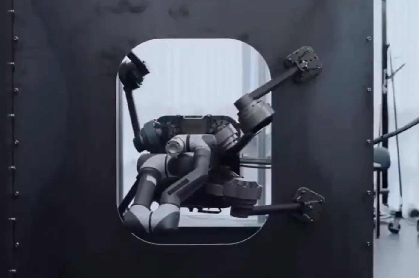 Climbs walls, welds steel and more: South Korea-based 'Diden Spider' robot leaves internet amazed with magnetic leg - WATCH