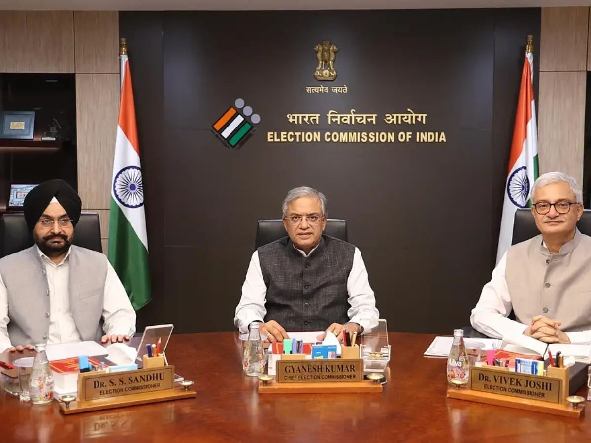 EC rolls back SIR add-on in Form 6 that was objected by two commissioners: What this means EC rolls back SIR add-on in Form 6 that was objected by two commissioners: What this means