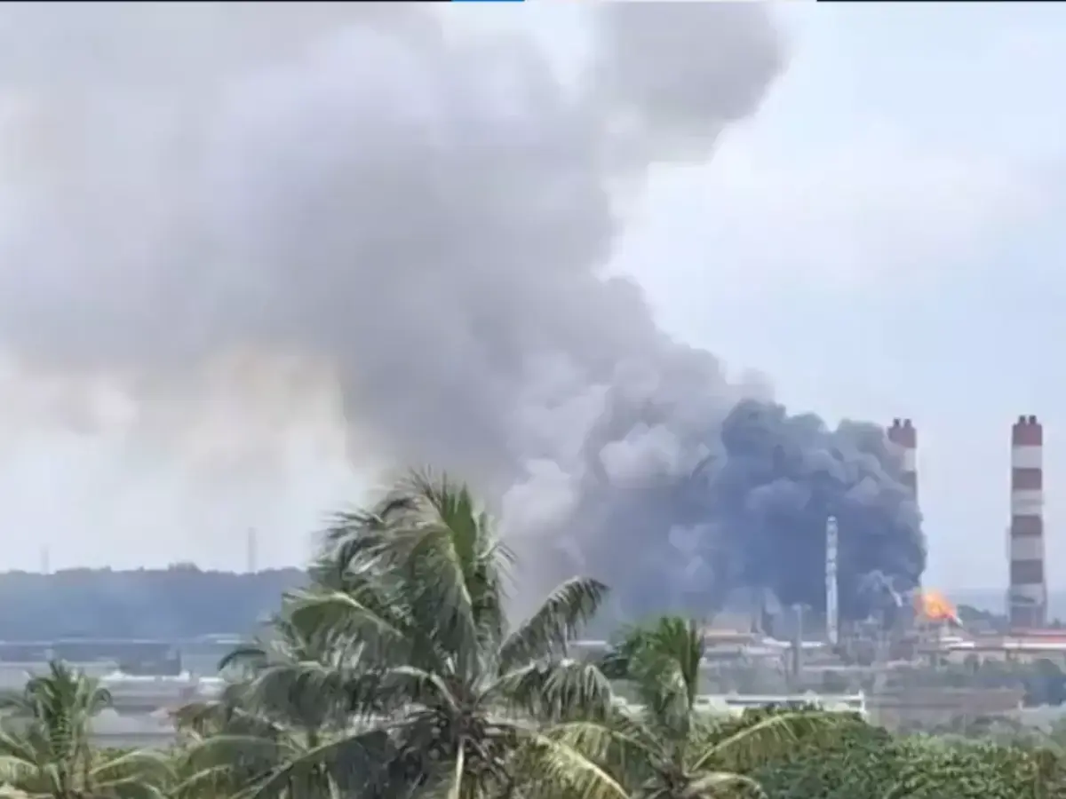 Loud blast at MRPL near Mangaluru triggers panic, fire and thick smoke seen