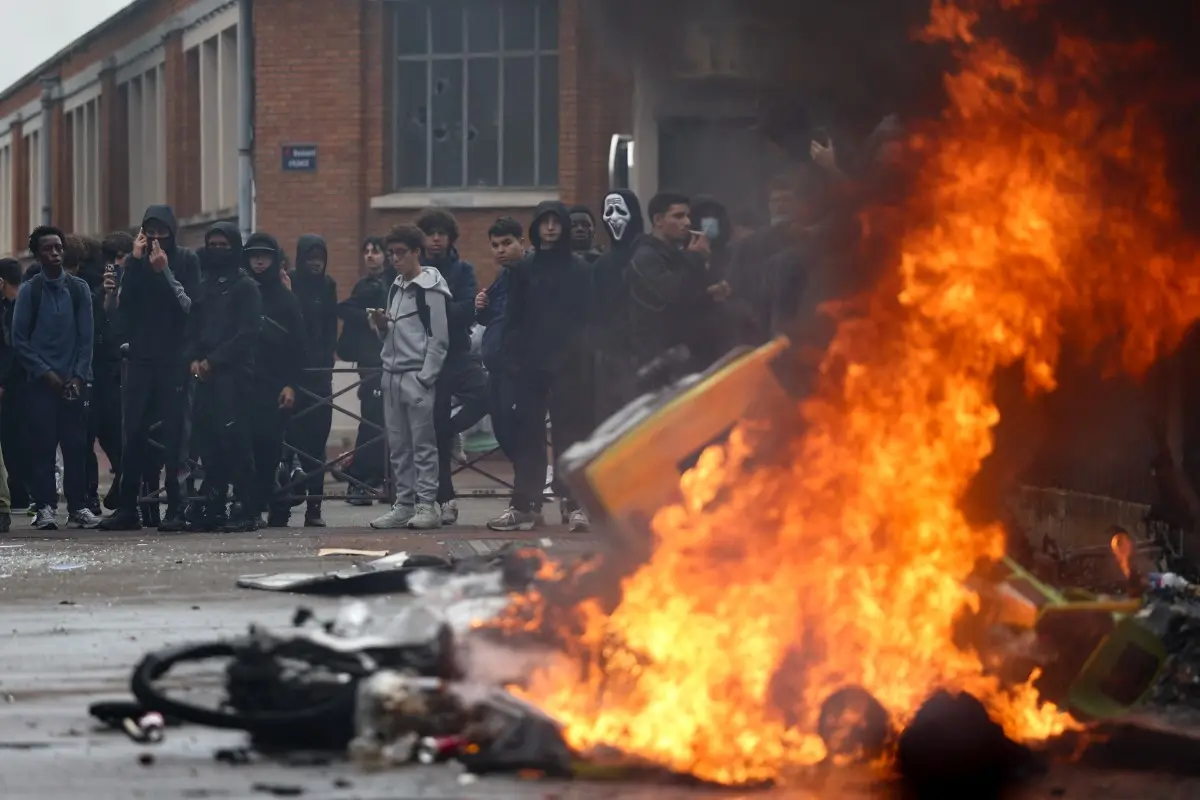400 students detained in France: Why are students protesting?
