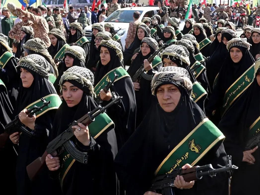 Women in Iran take up arms for war as mass mobilisation campaign intensifies | Gravitas Women in Iran take up arms for war as mass mobilisation campaign intensifies | Gravitas