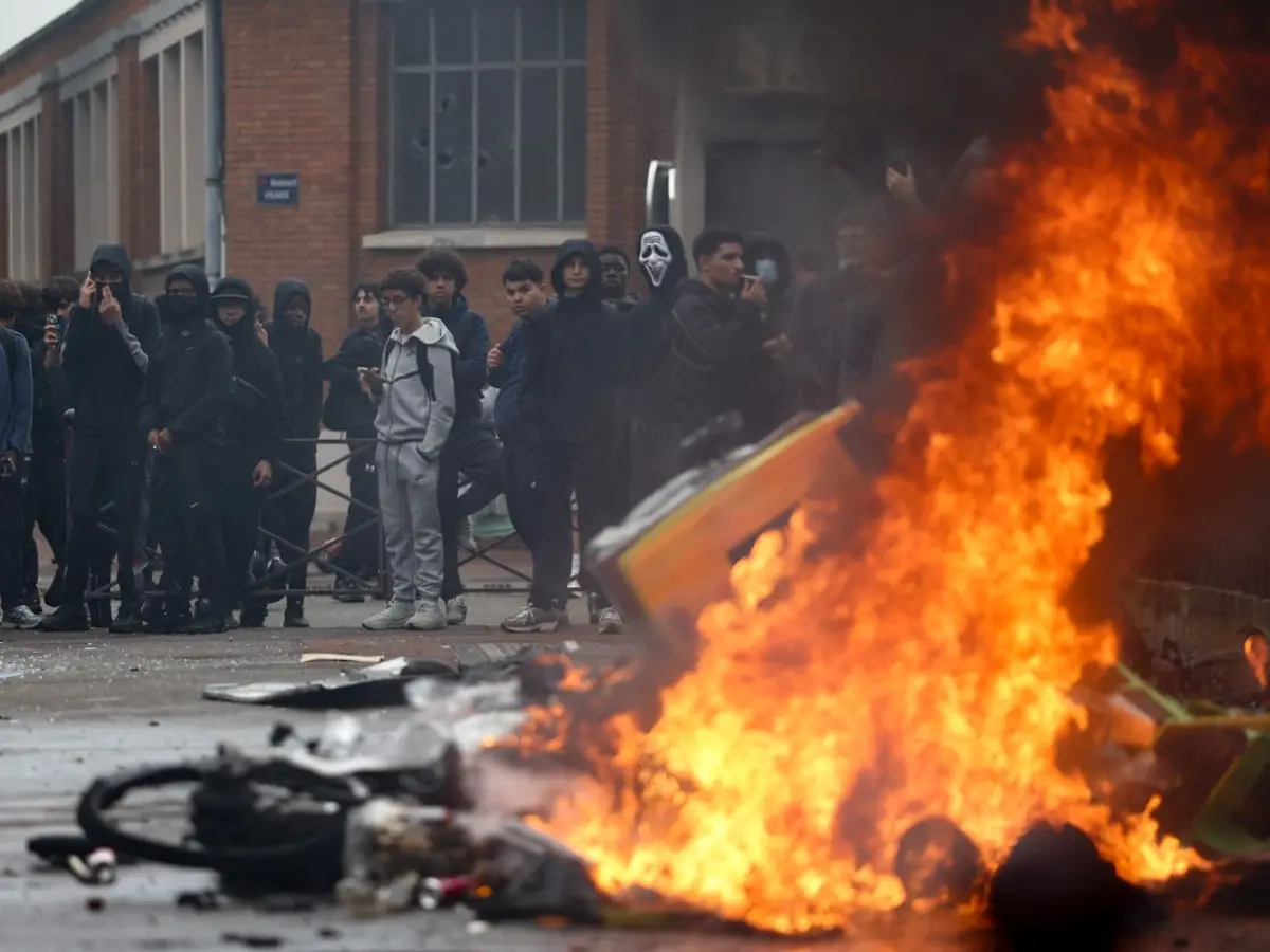 French Students Block Schools as Arrests and Injuries Rise