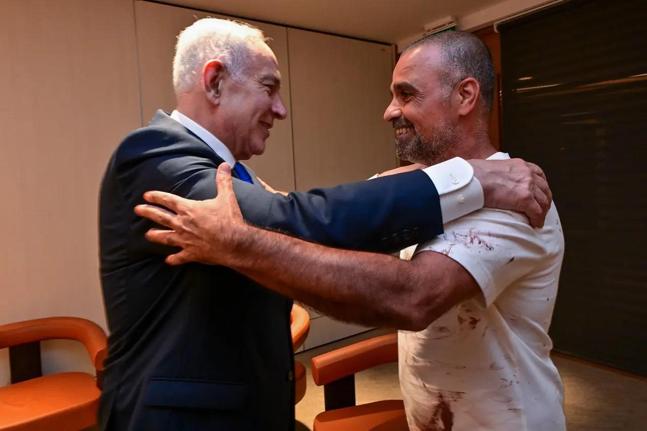 ‘We are a nation of lions’: Israeli man who stormed into cockpit, held attacker pilot in chokehold, tells Netanyahu