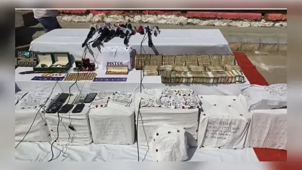 Srinagar Police bust major interstate drug network, eight arrested; anti-national links under probe Srinagar Police bust major interstate drug network, eight arrested; anti-national links under probe