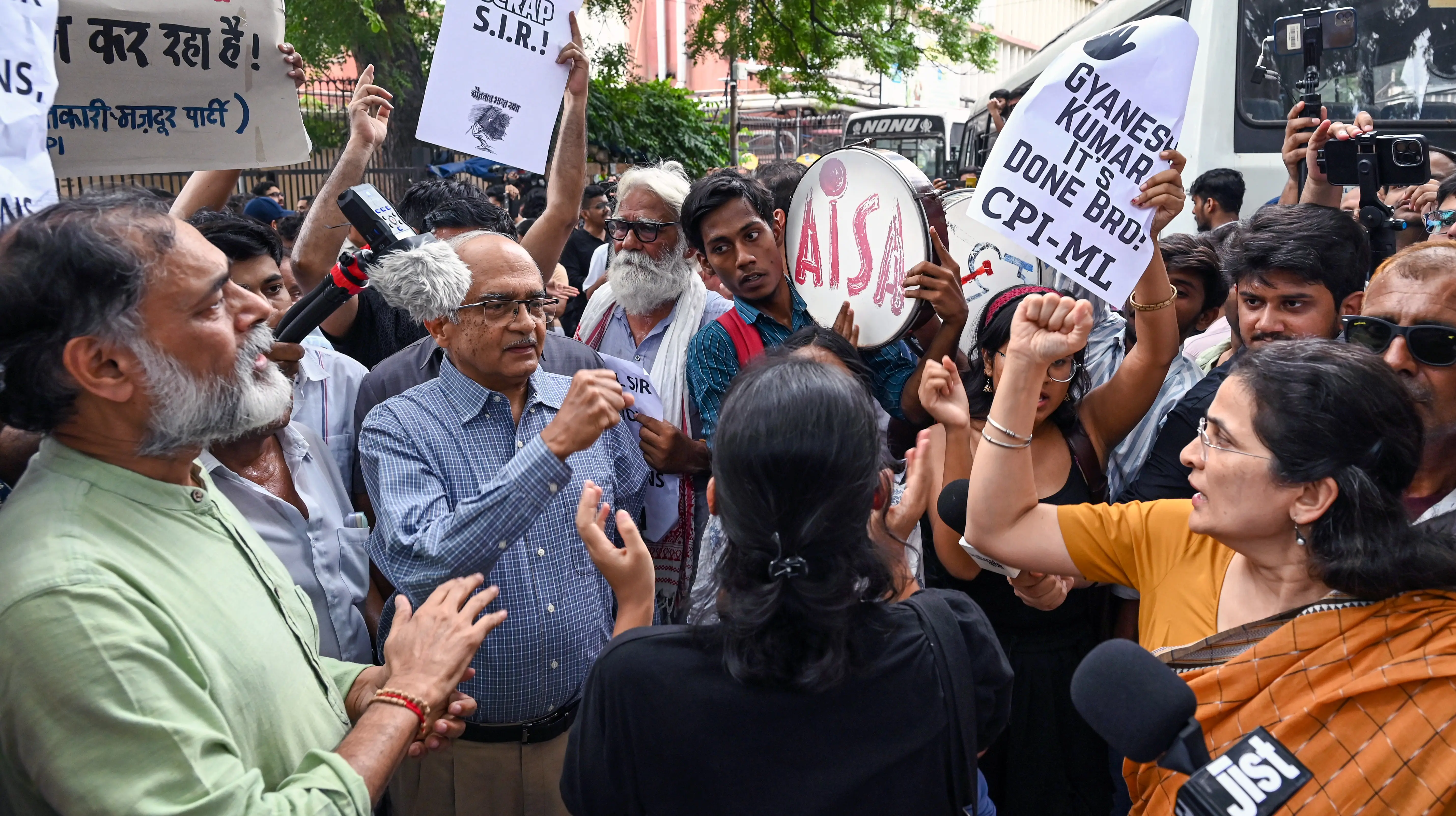 SIR row: Over 700 including AAP leaders, activists detained near Jantar Mantar; CJP protests at Mumbai's Shivaji Park