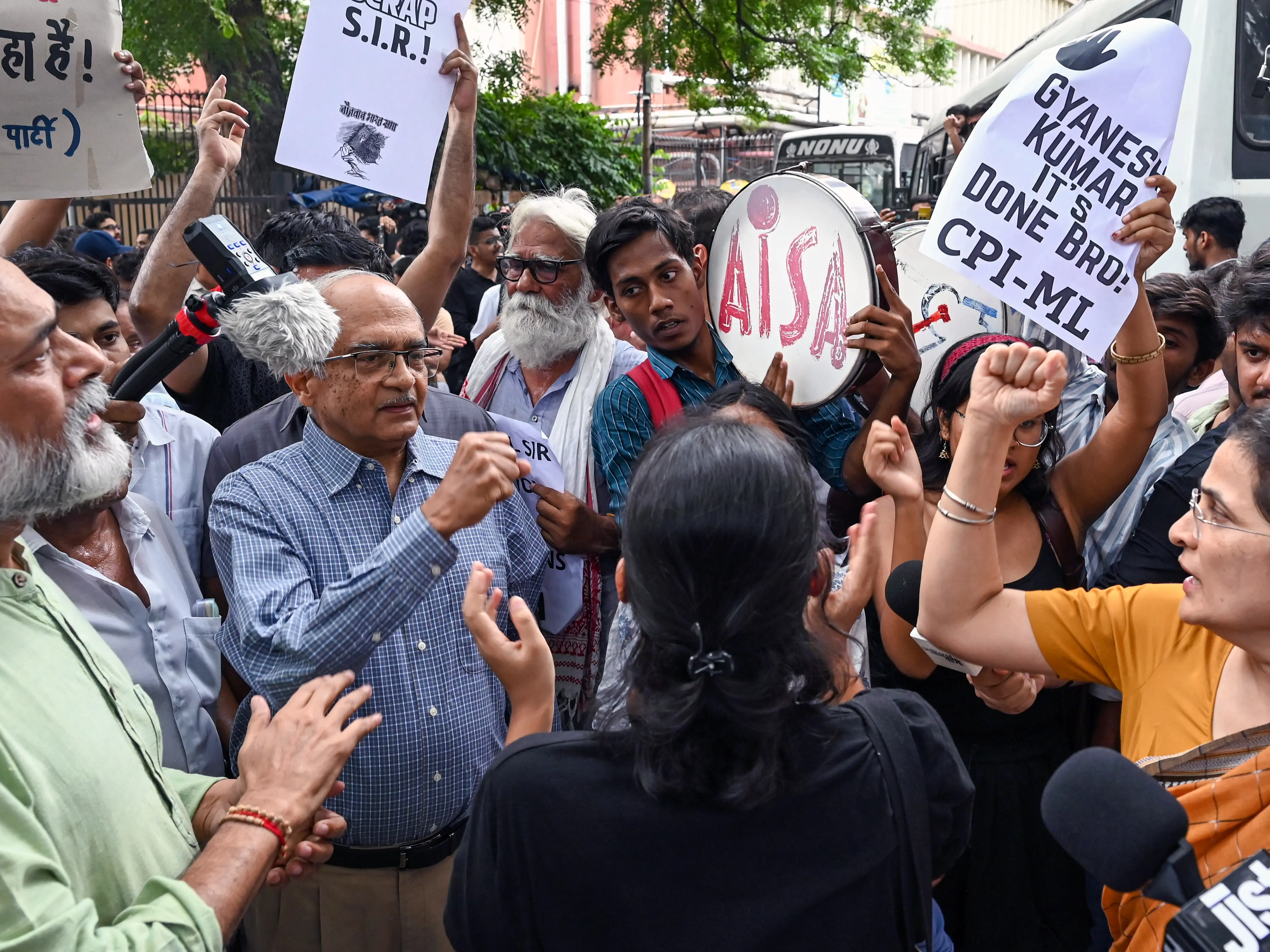 SIR row: Over 700 including AAP leaders, activists detained near Jantar Mantar; CJP protests at Mumbai's Shivaji Park SIR row: Over 700 including AAP leaders, activists detained near Jantar Mantar; CJP protests at Mumbai's Shivaji Park
