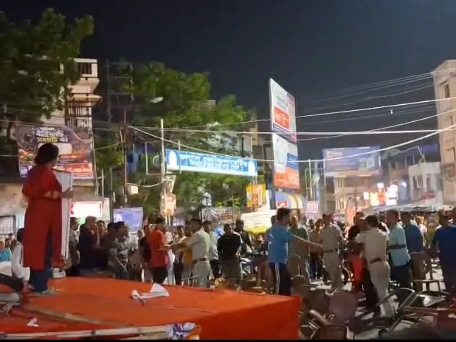 Violence erupts at CPM-SFI ‘Save Democracy’ meeting in Birati as CPM, BJP trade blame; several injured Violence erupts at CPM-SFI ‘Save Democracy’ meeting in Birati as CPM, BJP trade blame; several injured