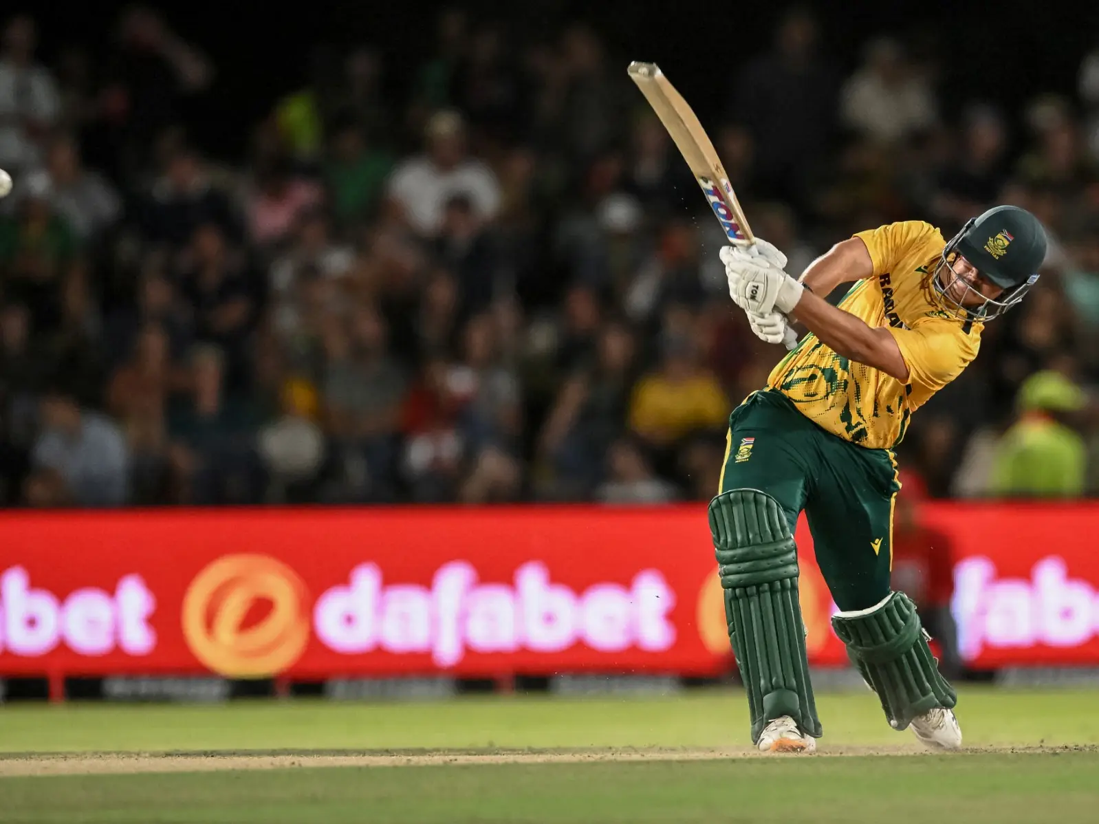 Lhuan-dre Pretorius breaks Gayle’s record for highest T20 score with sensational unbeaten 188 Lhuan-dre Pretorius breaks Gayle’s record for highest T20 score with sensational unbeaten 188
