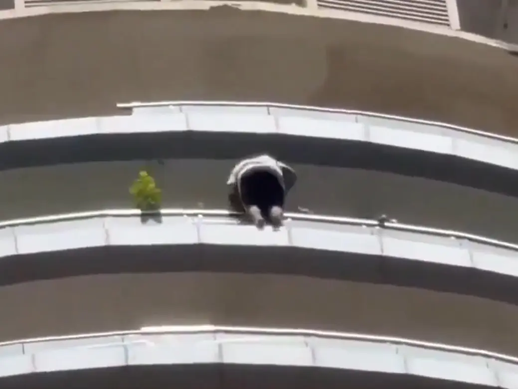 Man dies after jumping from 43rd floor of Noida’s Supernova complex Man dies after jumping from 43rd floor of Noida’s Supernova complex