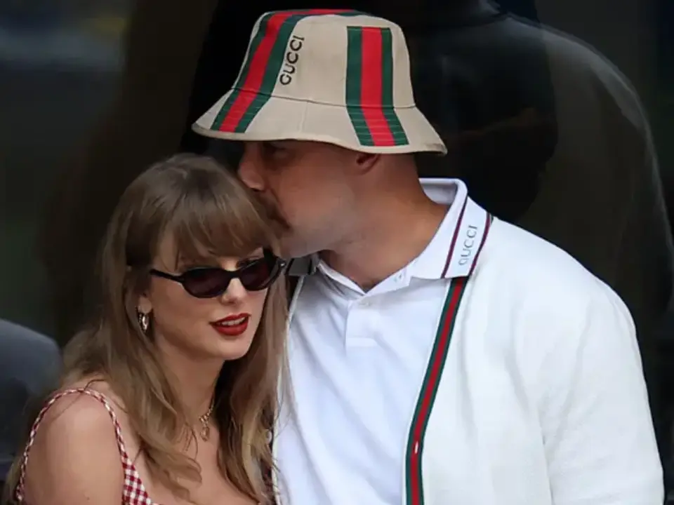 Taylor Swift, Travis Kelce step out for birthday date night in New York City Taylor Swift, Travis Kelce step out for birthday date night in New York City