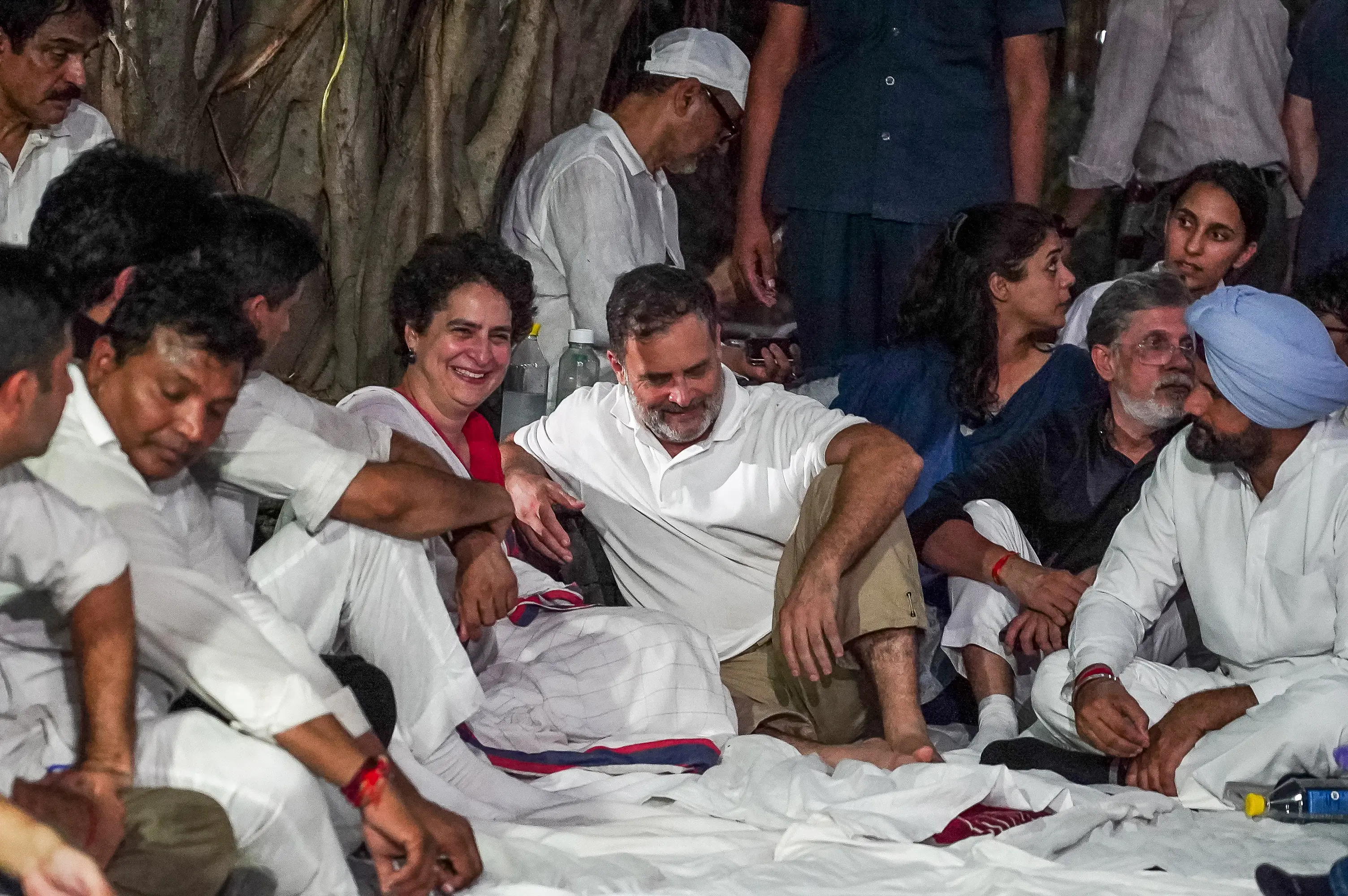 Rahul Gandhi, Priyanka Gandhi detained at Akashvani Bhavan amid protest against CEC