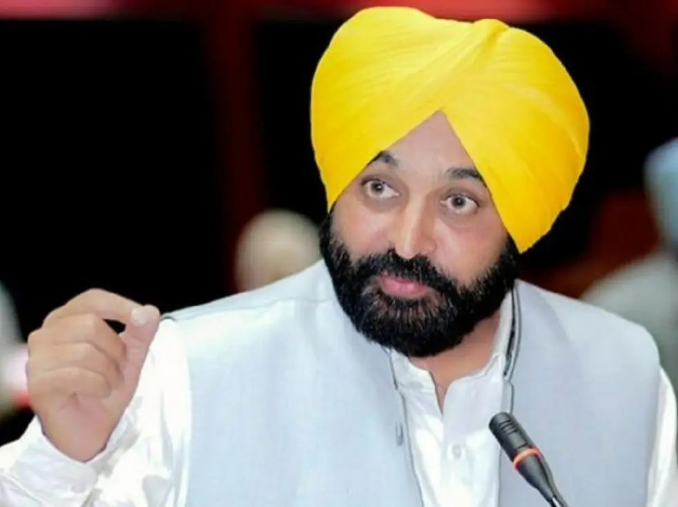 CBI raids Punjab CM Bhagwant Mann’s camp office, his OSD’s residence CBI raids Punjab CM Bhagwant Mann’s camp office, his OSD’s residence