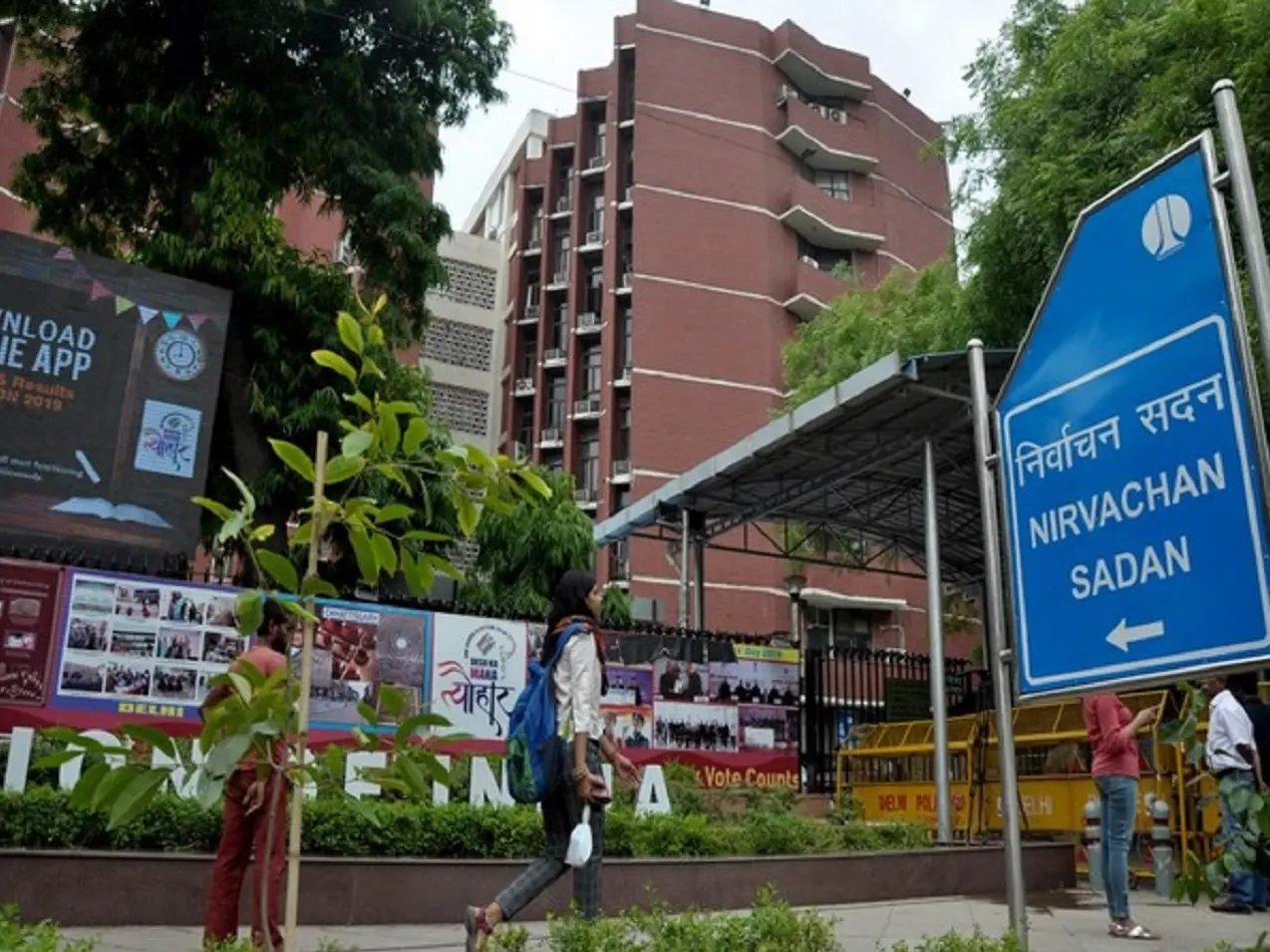 ‘No party sought meeting till 4 pm,’ says EC on INDIA bloc protest against CEC Gyanesh Kumar ‘No party sought meeting till 4 pm,’ says EC on INDIA bloc protest against CEC Gyanesh Kumar