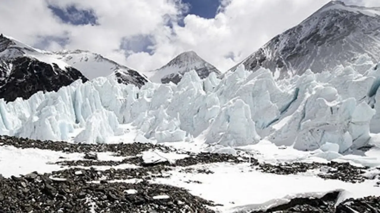 128,000-year-old glacial ice from the last ice age discovered in Tibet
