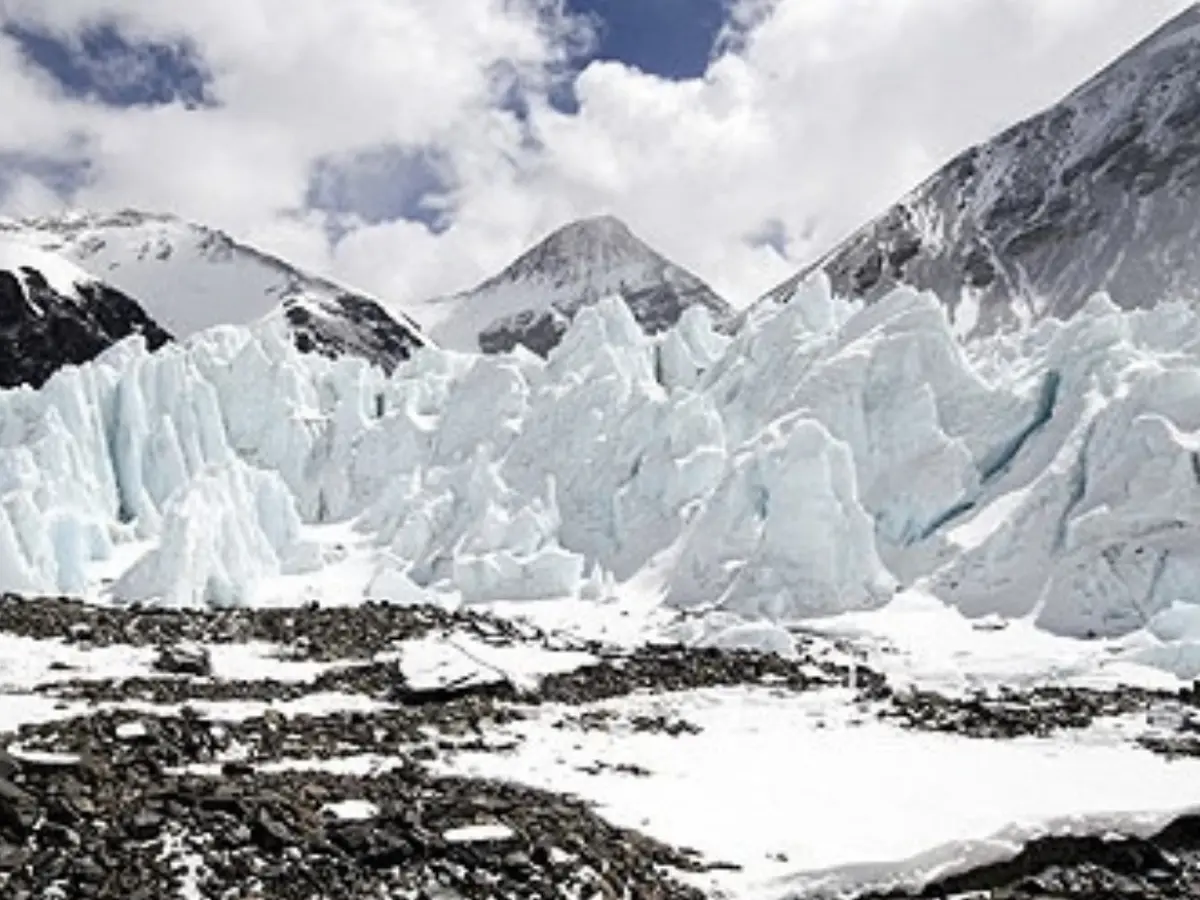 128,000-year-old glacial ice from the last ice age discovered in Tibet