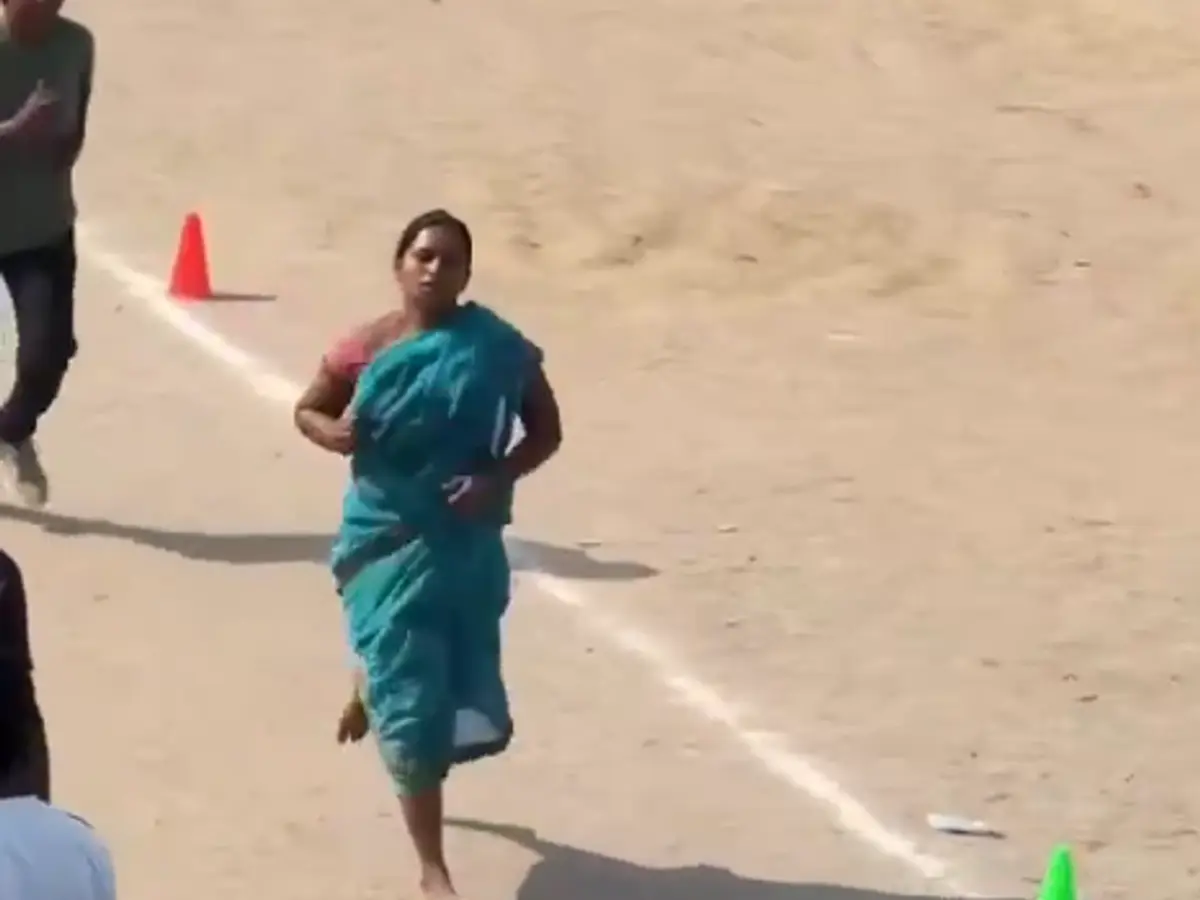 Jharkhand Woman Runs 1,600m Barefoot in Saree, Qualifies for Home Guard