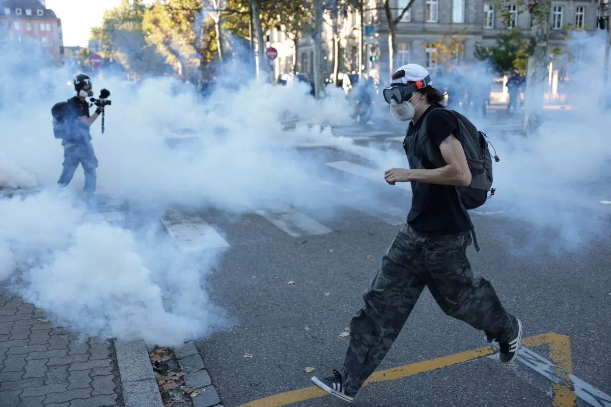 France student protests: Over 500 arrested, govt promises 3,000 substitute teachers