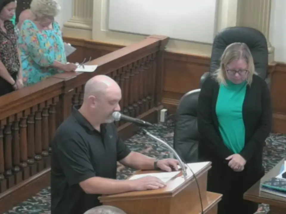 Man prays to Satan at an Iowa city council, pastor rushes to 'reverse the curse' Man prays to Satan at an Iowa city council, pastor rushes to 'reverse the curse'