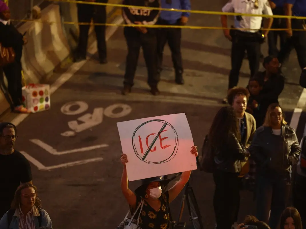New York protests erupt as Trump administration defends ICE shooting New York protests erupt as Trump administration defends ICE shooting