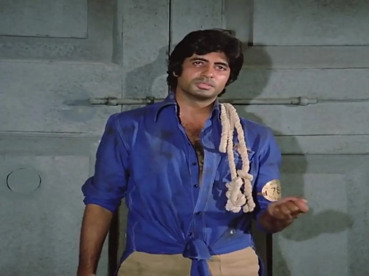 "Main aaj bhi phenke hue paise nahin uthata." – Deewaar (1975)