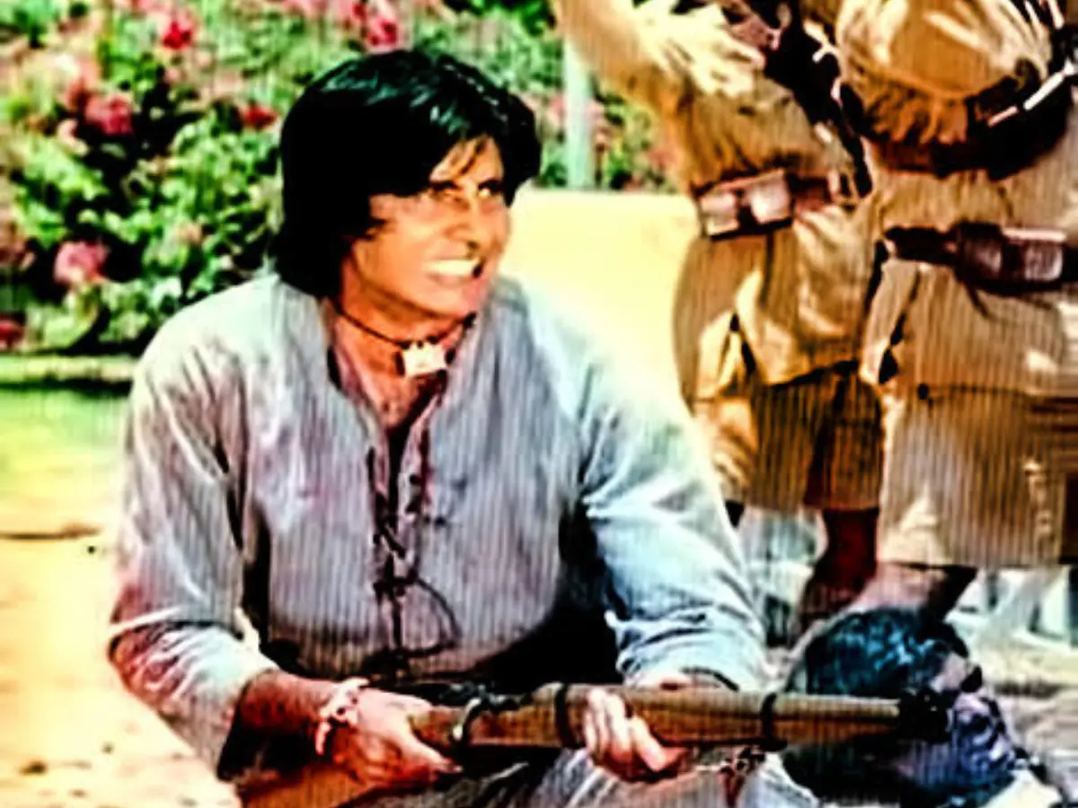 “Mard ko dard nahi hota.” – Mard (1985)