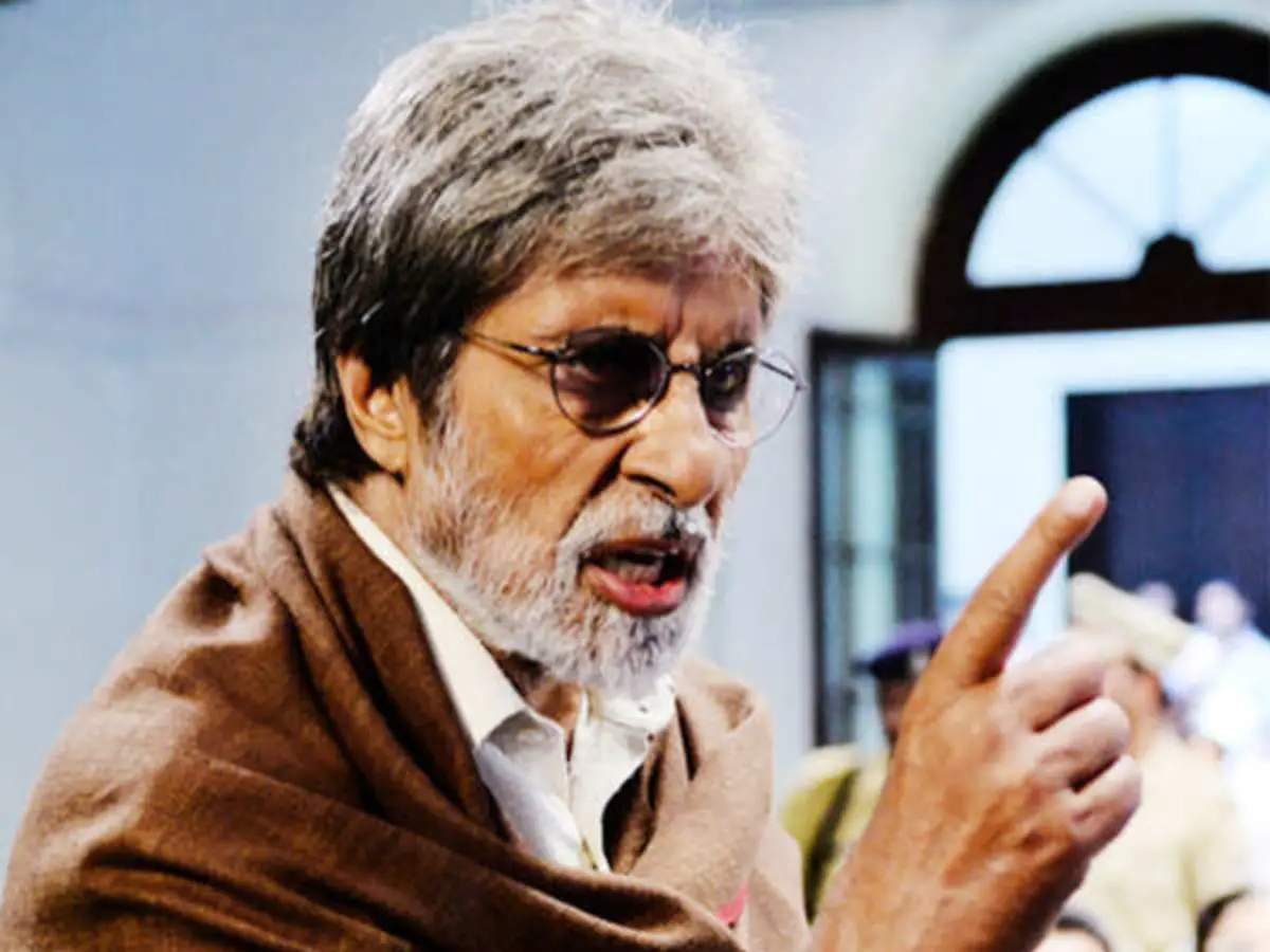 “Yeh aandolan nahi, ek yuddh hai.” – Satyagraha (2013)