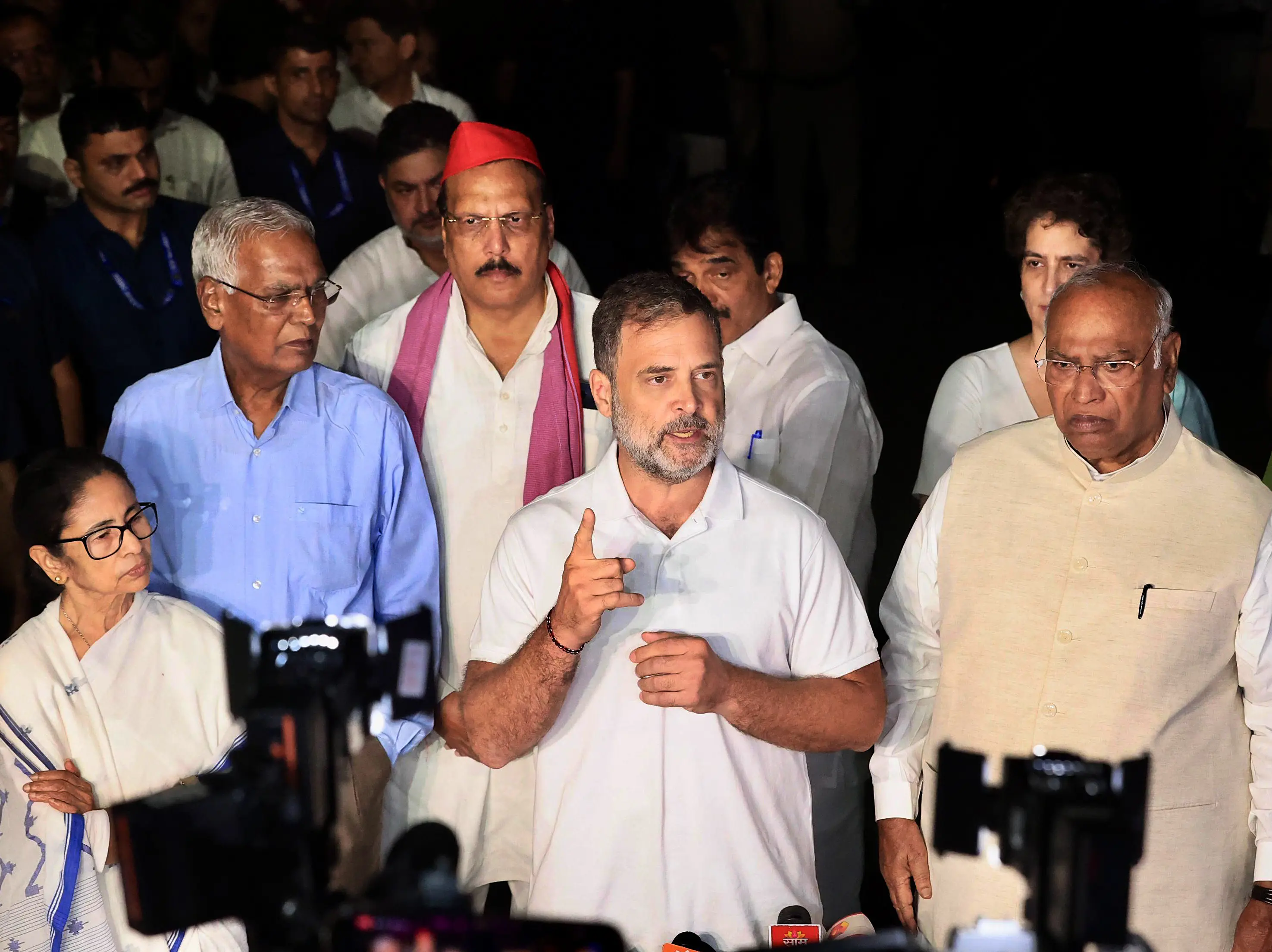 Rahul Gandhi calls Modi, Shah ‘cowards’ amid CJP protest crackdown in Delhi Rahul Gandhi calls Modi, Shah ‘cowards’ amid CJP protest crackdown in Delhi