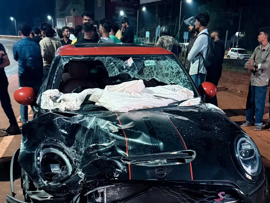 3 students killed as allegedly drunk 19-year-old rams Mini Cooper into scooter 3 students killed as allegedly drunk 19-year-old rams Mini Cooper into scooter
