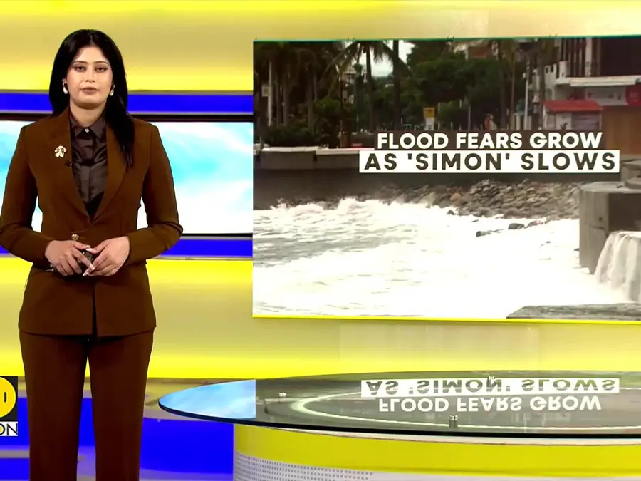 Mexico on alert as Hurricane Simon nears offshore