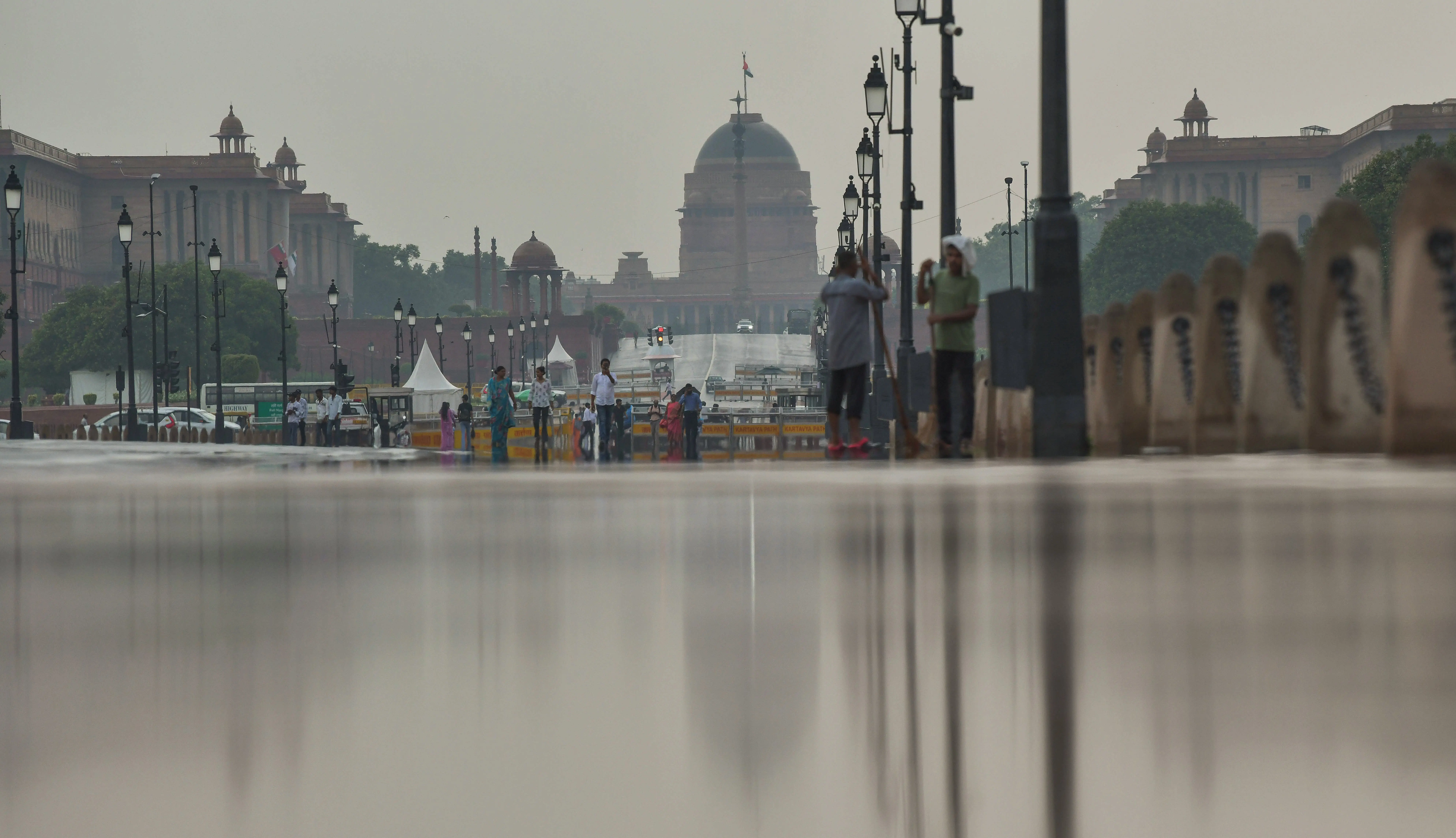 Delhi wakes up to heavy rain, thunderstorms; yellow alert in place; temperature drops