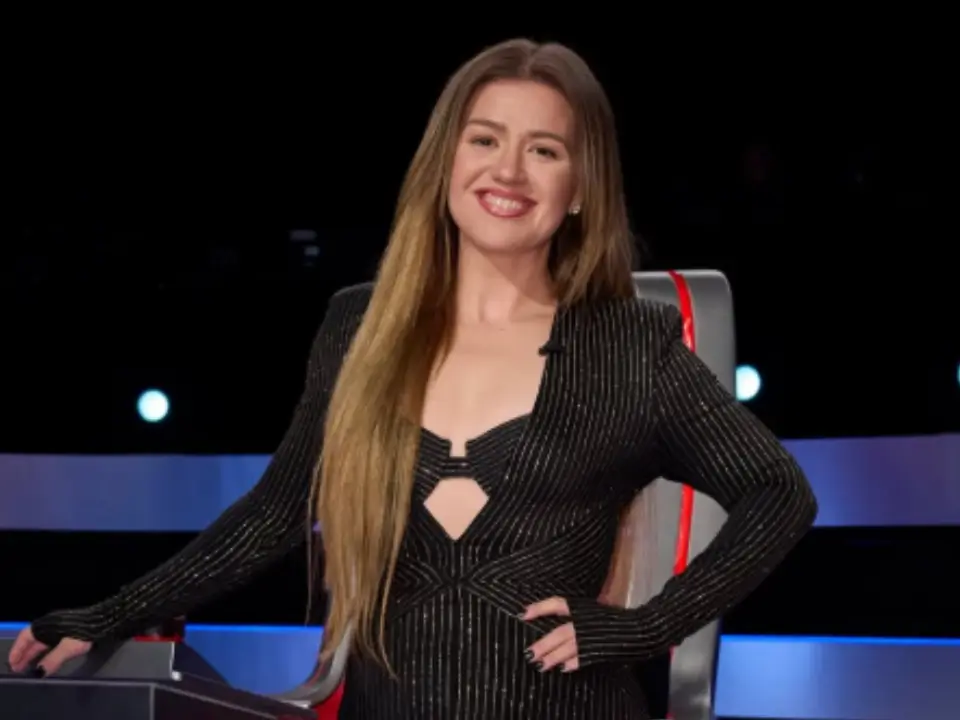 Kelly Clarkson’s ‘Pretty Woman’ moment: $15,000 singing bird controversy explained Kelly Clarkson’s ‘Pretty Woman’ moment: $15,000 singing bird controversy explained