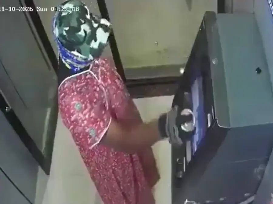 Telangana ATM heist: Thieves in nighties arrive in ambulance, break into SBI ATM in Kamareddy - VIDEO