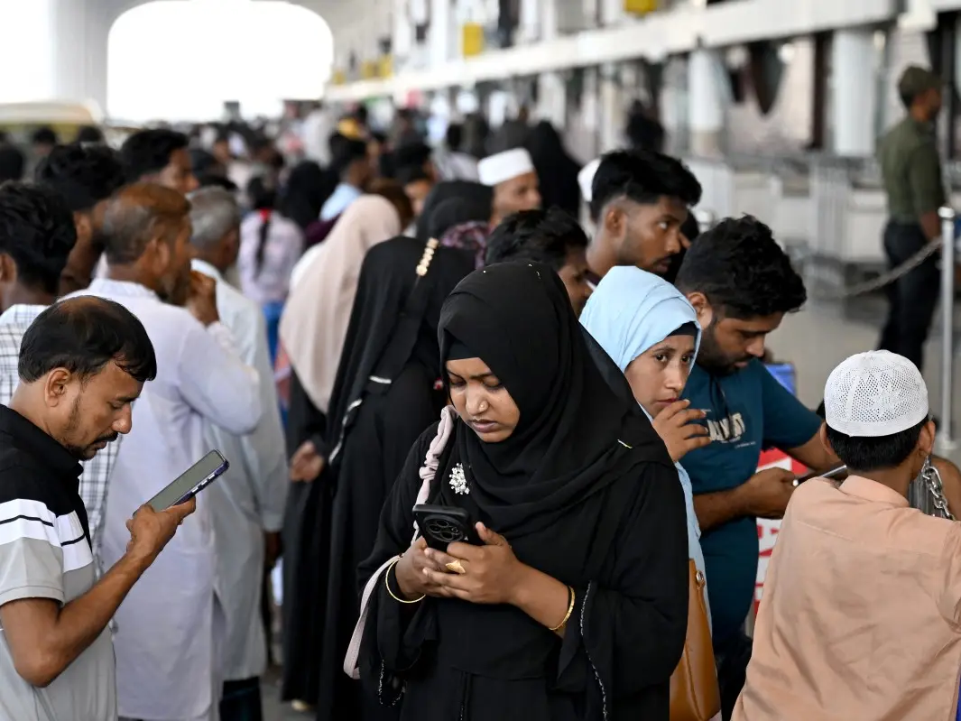 Houthis warns US of 'painful response' if Washington joins Saudi war in Yemen as airlines suspend flights to Saudi Arabia Houthis warns US of 'painful response' if Washington joins Saudi war in Yemen as airlines suspend flights to Saudi Arabia